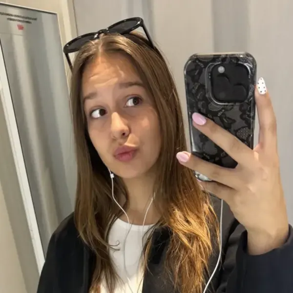 Adél